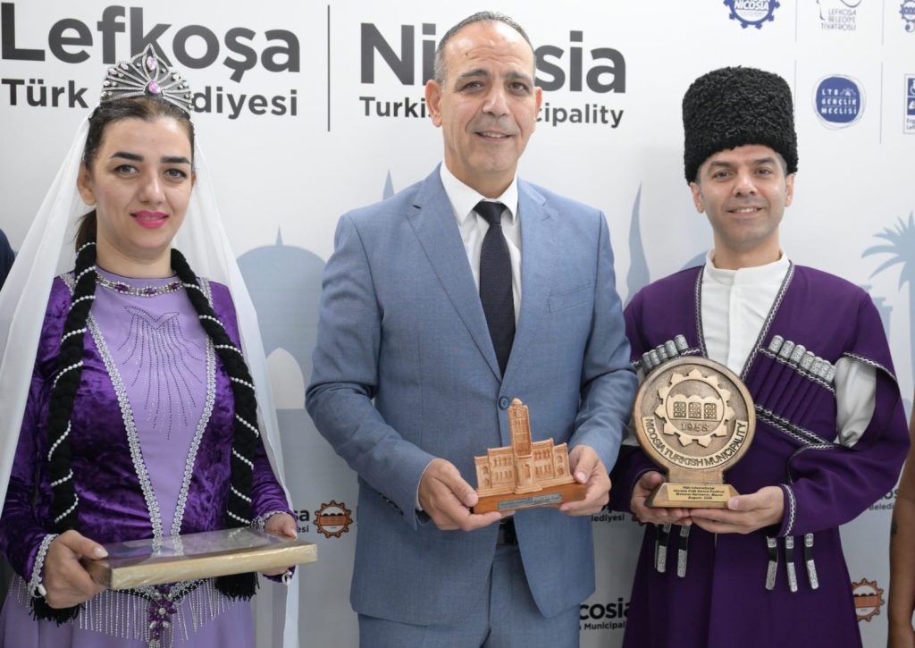 Harmancı, yurt dışından gelen halk dansları ekiplerini kabul etti