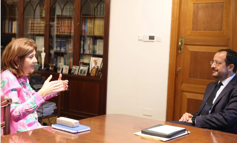 Holguin, Hristodulidis ile bir araya geldi