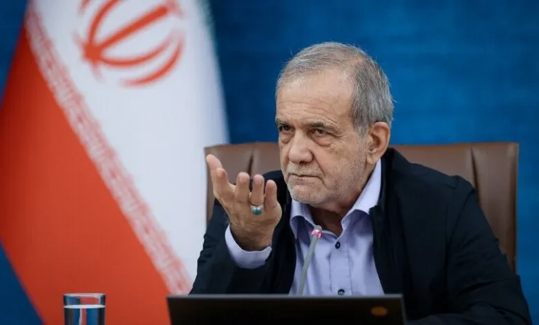 İran Cumhurbaşkanı Pezaşkiyan, "ekonomik ve askeri" anlamda topyekun savaş içinde olduklarını söyledi