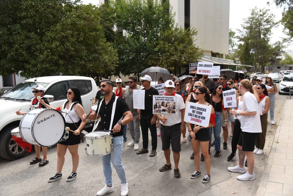 KTOEÖS, Yüksek Danışma Kurulu öncesinde Milli Eğitim Bakanlığı önünde eylem yaptı