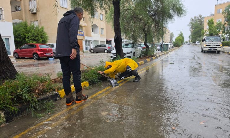 LTB: "Lefkoşa bölgesinde 17 devrilen ağaç, 2 kanalizasyon taşması ve 1 elektrik direği devrilmesi ..."