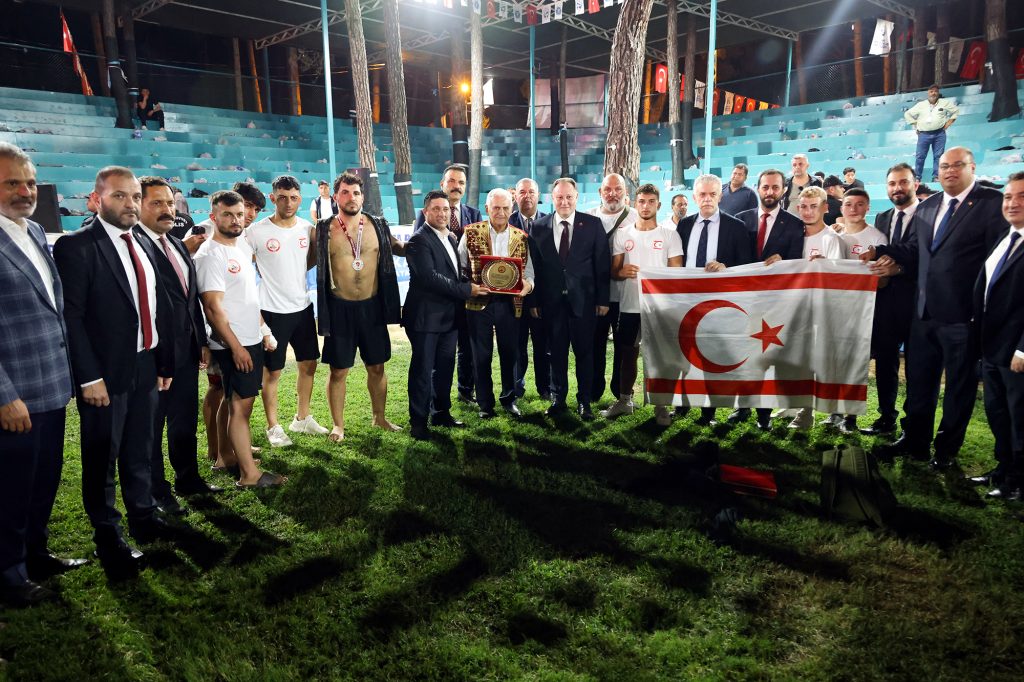Meclis Başkanı Öztürkler Türk Dünyası Uluslararası Aba Güreşi Finallerini izledi