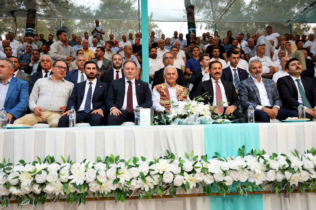 Meclis Başkanı Öztürkler Türk Dünyası Uluslararası Aba Güreşi Finallerini izledi