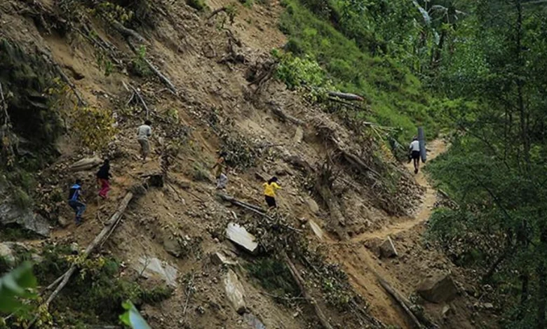 Nepal'in batısındaki toprak kaymasında 7 kişi hayatını kaybetti