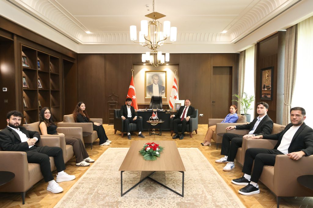 Öztürkler: “Yükseköğrenimin mutfağındaki öğrencilerin Cumhuriyet Meclisi’nde kongre yapması önemli”