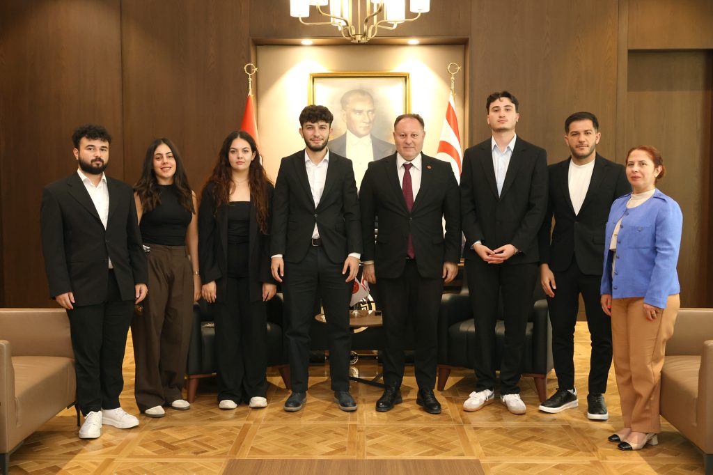 Öztürkler: “Yükseköğrenimin mutfağındaki öğrencilerin Cumhuriyet Meclisi’nde kongre yapması önemli”