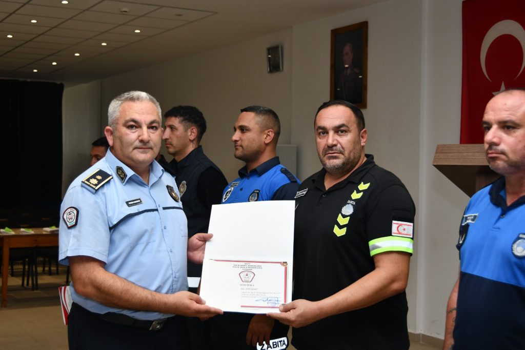 Polisten belediye zabıtalarına eğitim