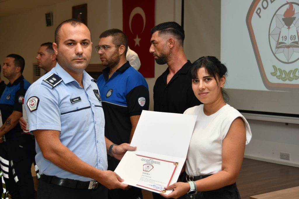 Polisten belediye zabıtalarına eğitim
