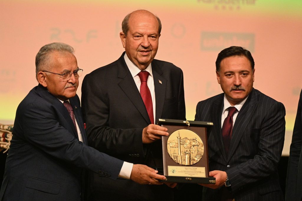 Tatar, Kayseri'de konuştu: "Türkiye'nin Kıbrıs'taki varlığı kırmızı çizgimizdir"