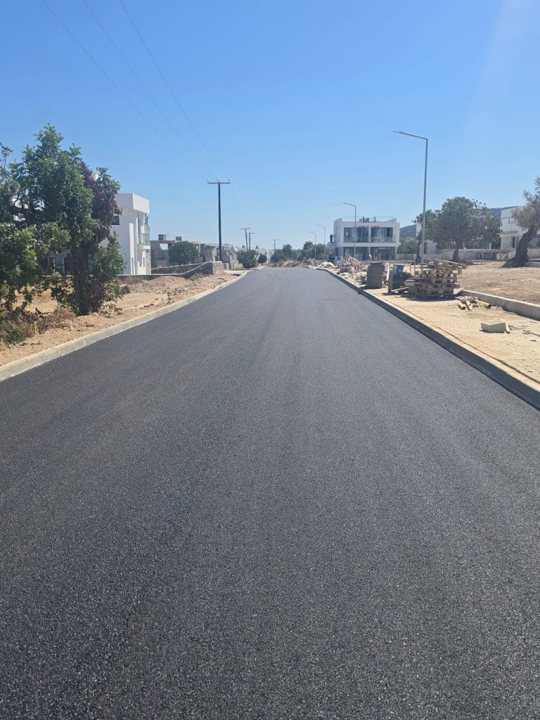 Tatlısu’da Ilgın Sokak’taki asfaltlama çalışmaları tamamlandı