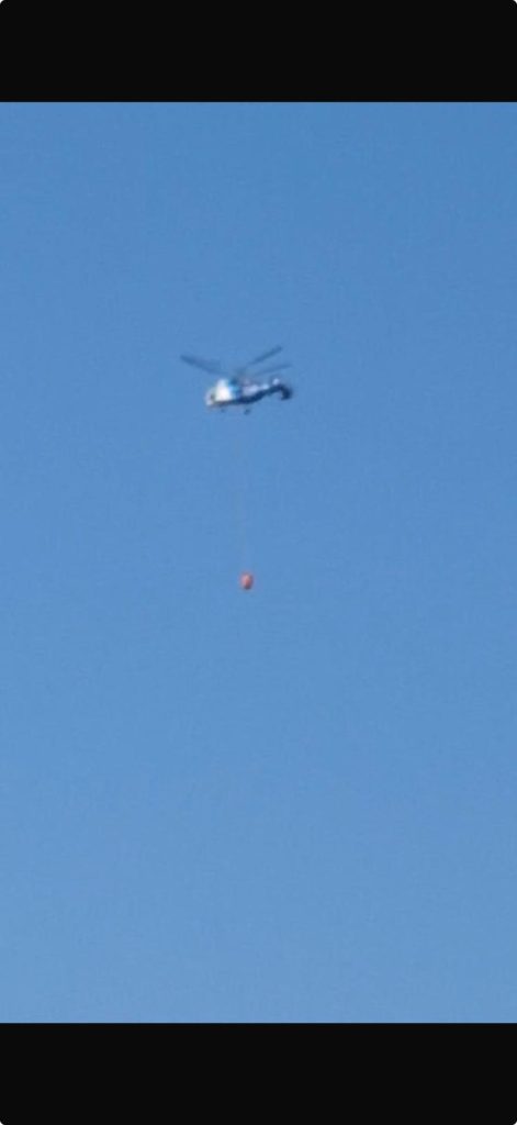 Tirmen’deki yangını söndürme çalışmalarına ikinci helikopter de katıldı