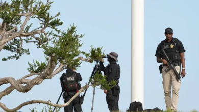 Trump'ın golf sahasında silahlı bir kişi yakalandı