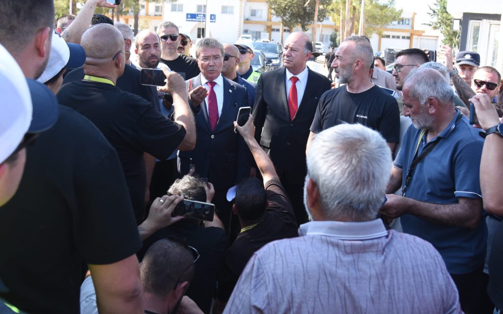 Üstel: “Arama-kurtarma gemisi Çanakkale’den yola çıktı...Batan gemiye yarın öğleden sonra ulaşılması planlanıyor”