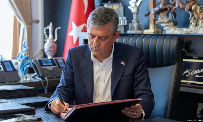 Yeni Parti Genel Başkanı Özel, Girne açıklarında alabora olan yolcu gemisiyle ilgili heyet görevlendirdi