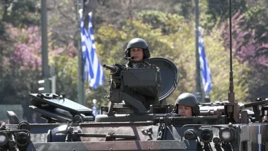 Yunanistan'da eğitim için askerlik hizmetini tecil ettirmeyenlerin hizmet süresi 9 aya düşecek