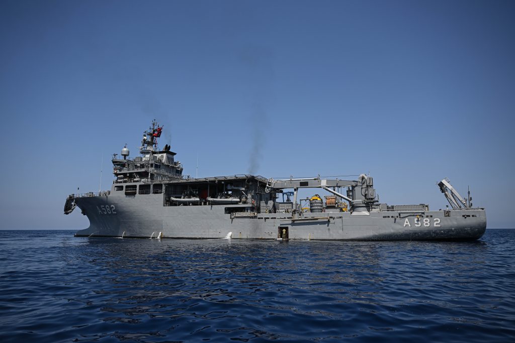 AA, Girne açıklarında batan gemiye ilişkin arama kurtarma çalışmalarını TCG Alemdar'da görüntüledi