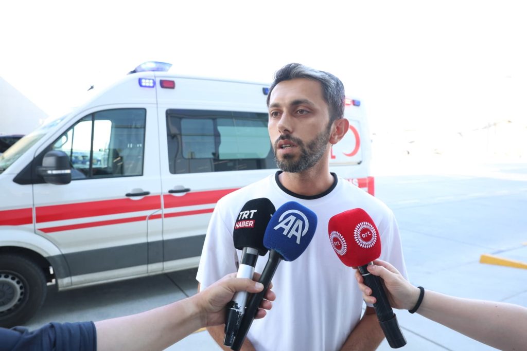 Alabora olan gemiden kurtarılan hamile kadın ambulans uçakla Türkiye'ye gönderildi