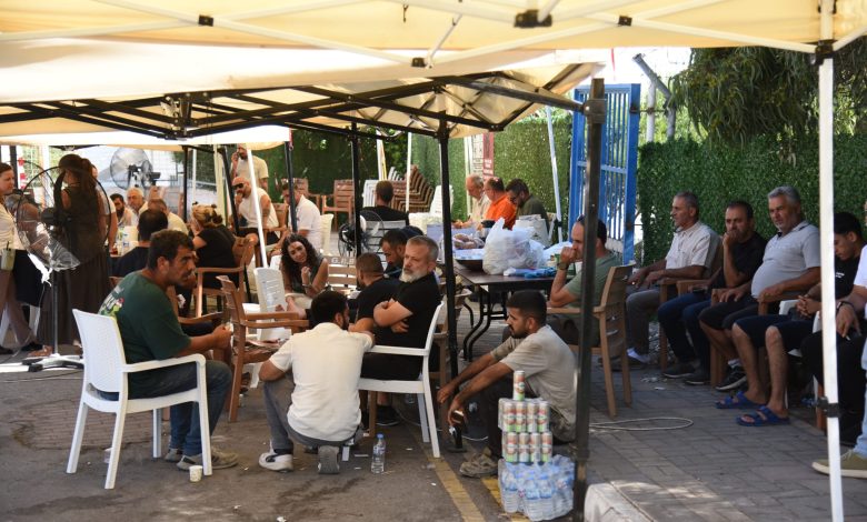 Arama-kurtarma çalışmaları devam ederken, kayıp yakınlarının Girne Limanı’ndaki bekleyişi sürüyor