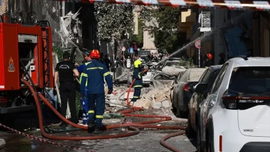 Atina'da dün yıkılan binada 1 kişinin cesedine ulaşıldı