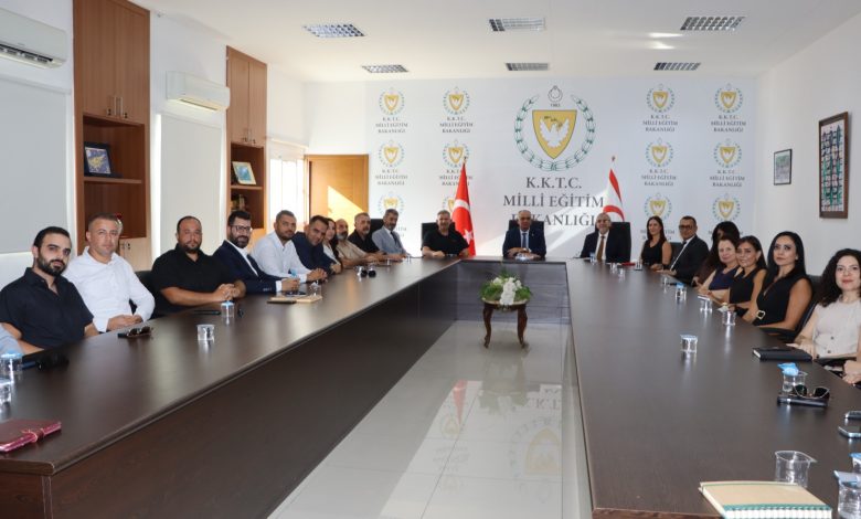 Çavuşoğlu AÖA yönetimiyle görüştü: "Desteğimiz sürecek"