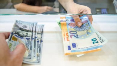 Döviz kurları...Sterlin 65,75 TL, euro 56,30 TL, dolar 48,77 TL’den işlem görüyor