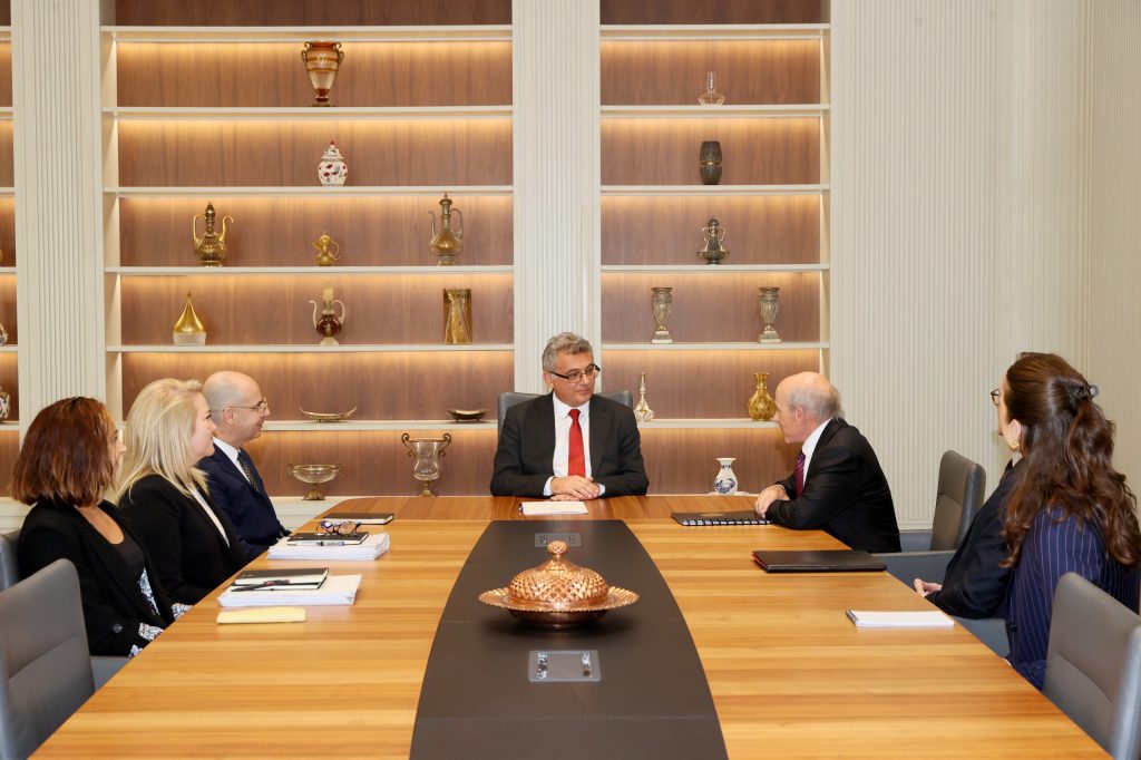 Erhürman, ABD Büyükelçisi Breslow’la görüştü