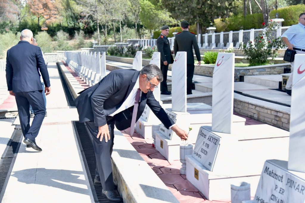 Gaziler Günü dolayısıyla Boğaz Şehitliği'nde tören düzenlendi