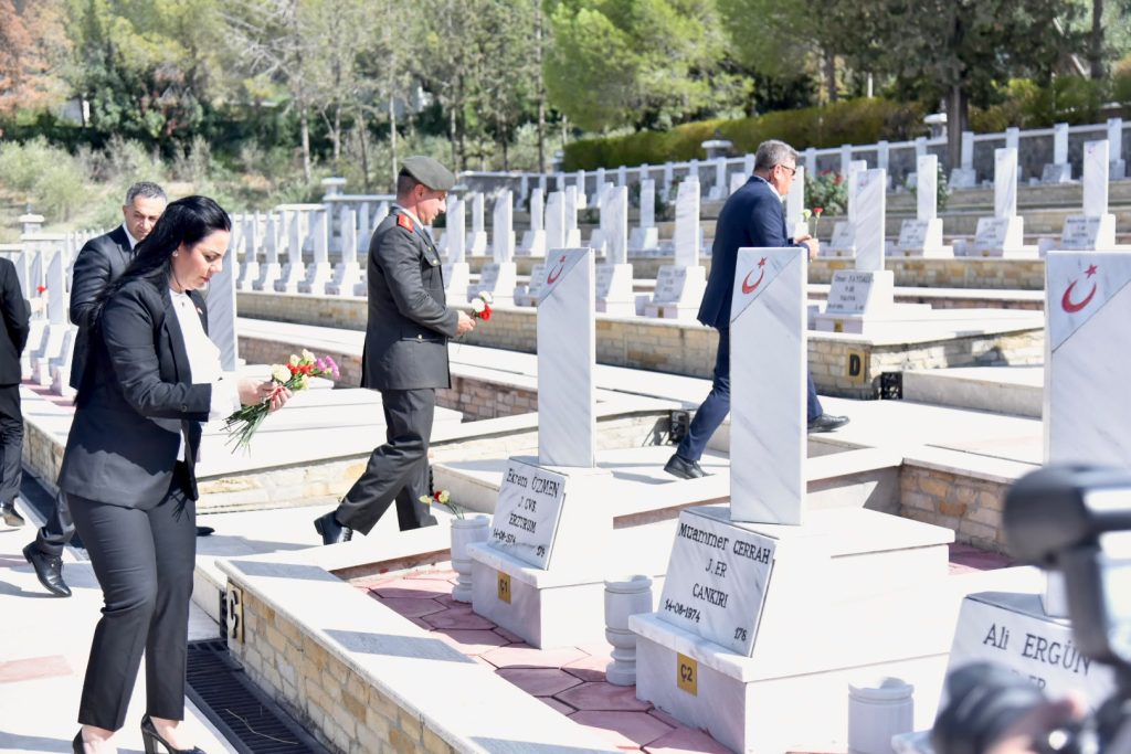 Gaziler Günü dolayısıyla Boğaz Şehitliği'nde tören düzenlendi