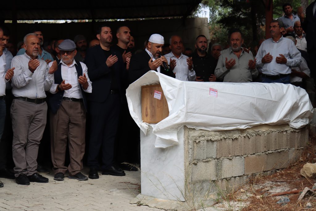 Girne'de geminin batması sonucu hayatını kaybeden 2 kişinin cenazeleri Hatay'da defnedildi