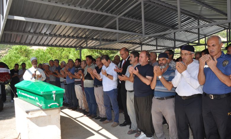 Girne'de geminin batması sonucu hayatını kaybeden Şerif Özdemir'in cenazesi Mersin'de toprağa verildi