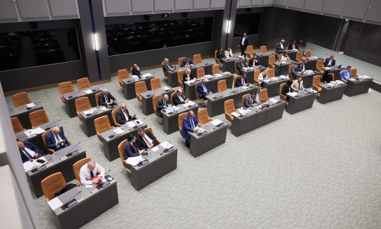 Güvenlik kamu görevlilerine ilişkin yasa tasarıları Komiteye geri çekildi