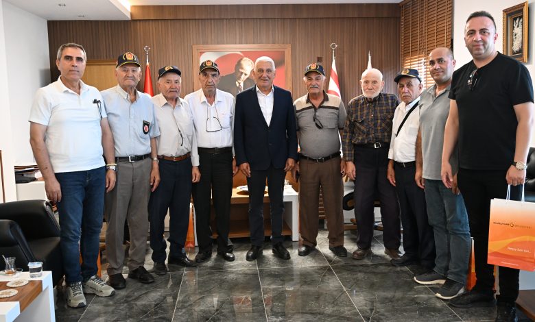 Güzelyurt Belediye Başkanı Mahmut Özçınar, Kıbrıs gazileri ile görüştü