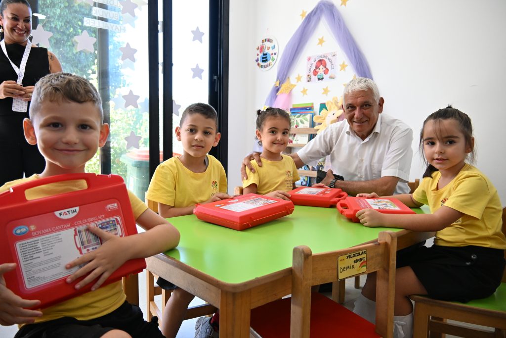 Güzelyurt Belediye Başkanı Özçınar, ilköğretim kurumlarına ziyaretlerini sürdürüyor