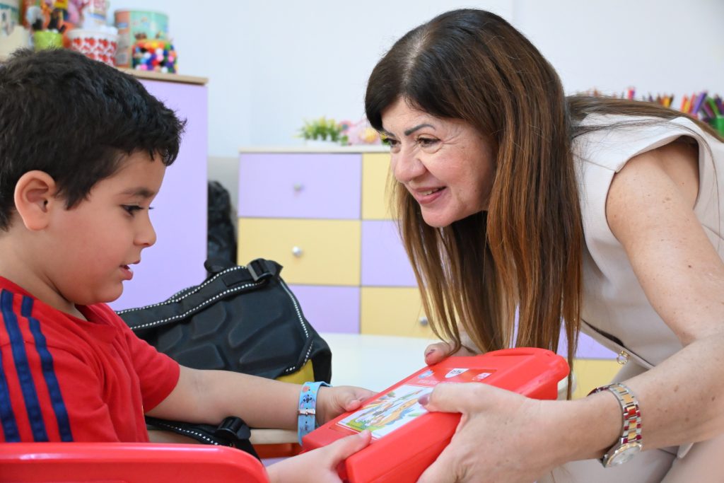 Güzelyurt Belediye Başkanı Özçınar'dan okullara ziyaret