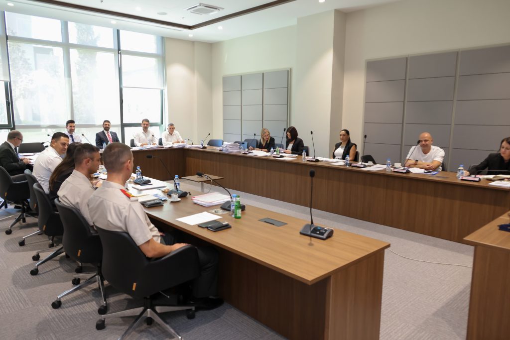 İdari, Kamu ve Sağlık İşleri Komitesi, Güvenlik Kamu Görevlileri başlıklı iki ayrı yasa tasarısını görüştü