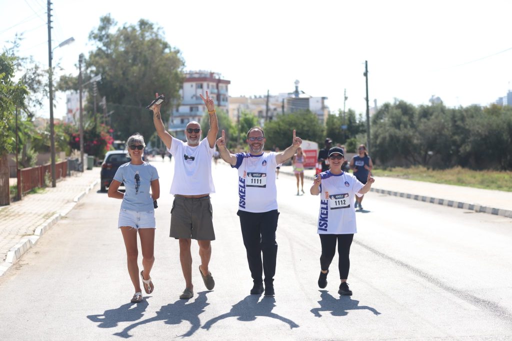 İskele Yarı Maratonu koşuldu… Sadıkoğlu: “Birlikte bir gelecek için adım atıyoruz”