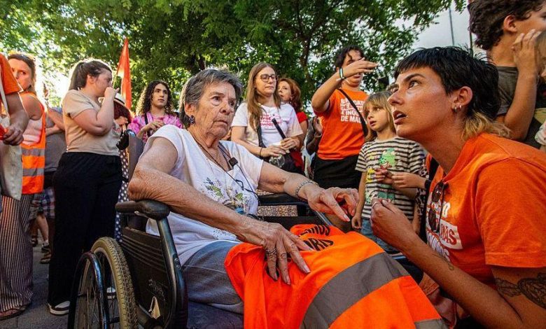İspanya'da konut krizinin sembolü haline gelen yaşlı kadın evine dönebilecek