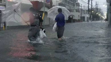 Japonya'da etkili olan Dujuan Tayfunu nedeniyle 2 kişi hayatını kaybetti