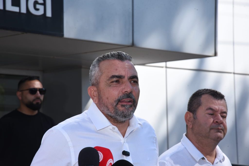 Kamu-İş, Milli Eğitim Bakanlığı önünde eylem yaptı