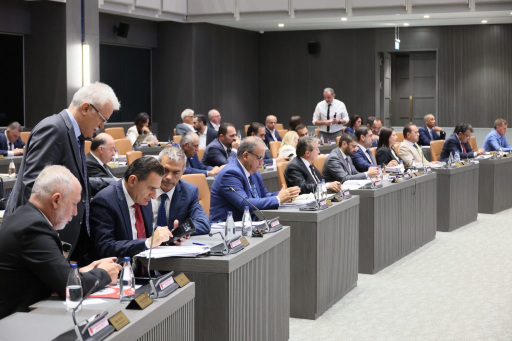 Karma oyun kaldırılmasını içeren Seçim ve Halkoylaması Yasası Meclis’te oy çokluğuyla kabul edildi