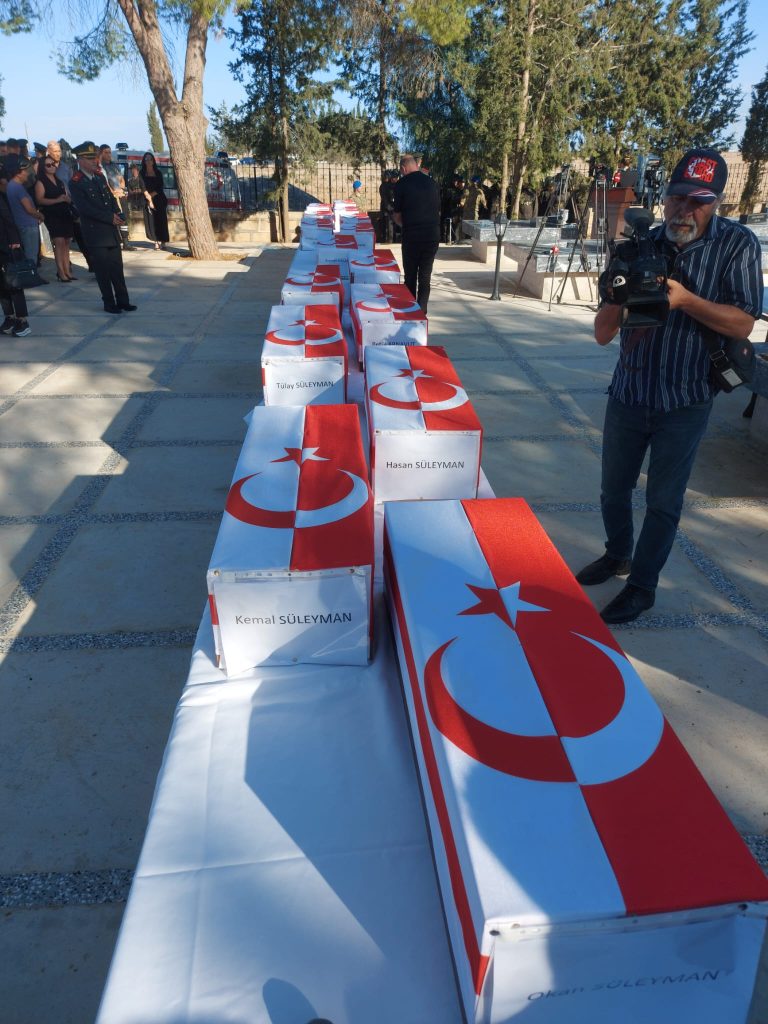 Kimlik tespiti tamamlanan 15 şehit Atlılar Şehitliği’nde defnedildi