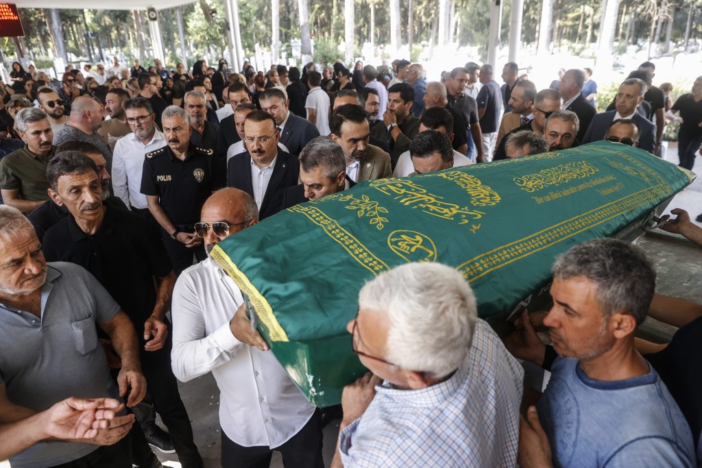 KKTC'deki gemi kazasında hayatını kaybeden Reyhan Verim'in cenazesi Mersin'de defnedildi