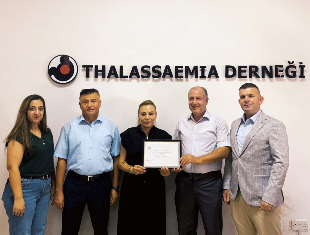 Kuzey Kıbrıs Thalassamia Derneği, KKTC Adanalılar Dayanışma, Aktivite ve Kültür Derneğine plaket takdim etti