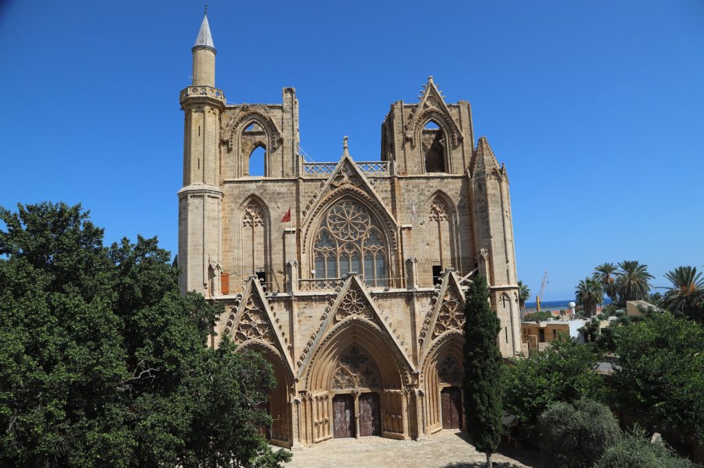 Lala Mustafa Paşa Camii ve Medresesi’ndeki restorasyon çalışmalarıyla ilgilı bilgilendirme toplantısı düzenledi
