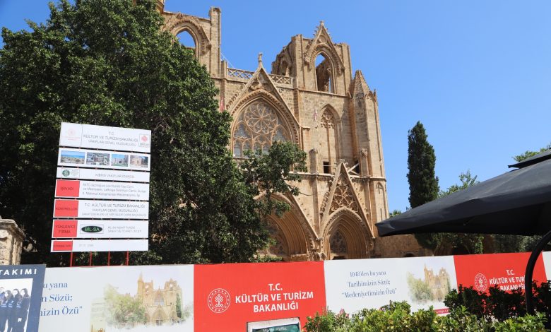 Lala Mustafa Paşa Camii ve Medresesi’ndeki restorasyon çalışmalarıyla ilgilı bilgilendirme toplantısı düzenledi