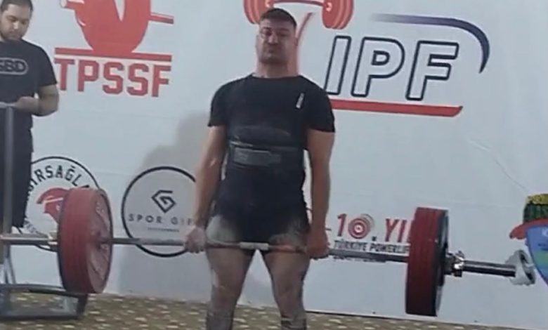 Milli sporcu Hüsnü Batıkan, İzmir’deki Ultimate Deadlift Şampiyonası’nda şampiyon oldu