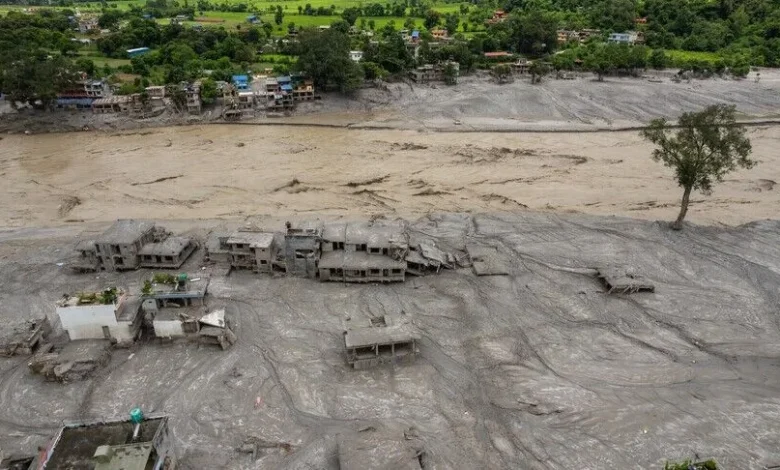Nepal'deki sel felaketinde hayatını kaybedenlerin sayısı 1355'e çıktı