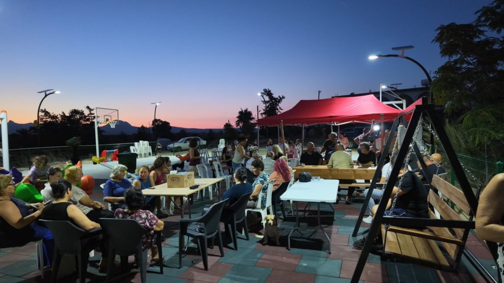 Sazlıköy'de yapılan park açıldı