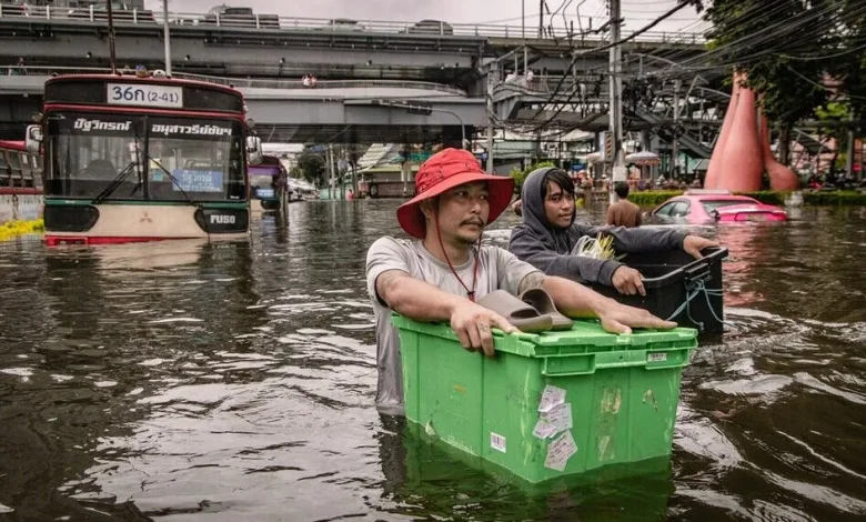 Tayland'da seller nedeniyle binlerce kişi tahliye edildi