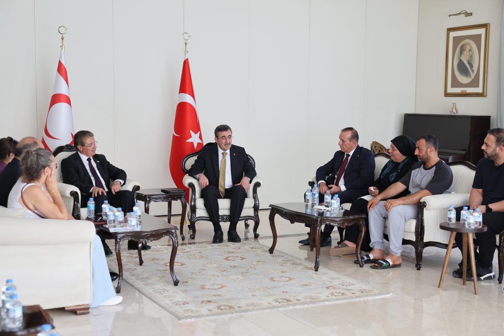 Türkiye Cumhurbaşkanı Yardımcısı Cevdet Yılmaz, KKTC ziyaretinde kayıp yakınlarıyla da görüştü